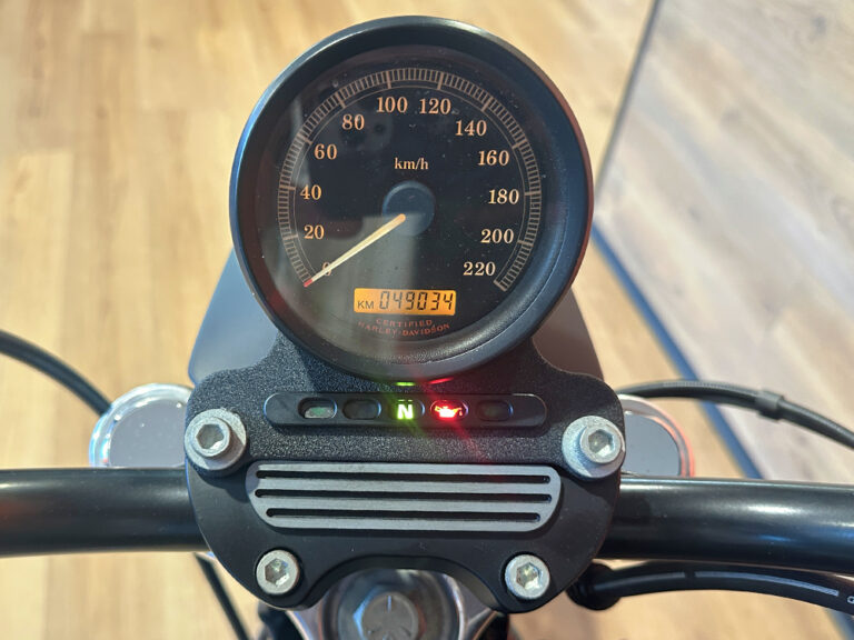 Harley-Davidson XL883R Roadster 2006 usata a carburatori, completamente originale, in vendita presso Harley-Davidson Civitanova