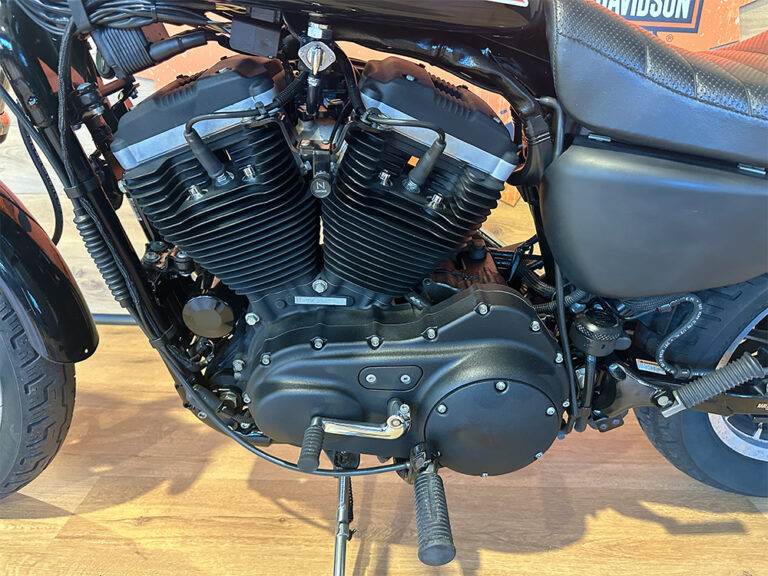 Harley-Davidson XL883R Roadster 2006 usata a carburatori, completamente originale, in vendita presso Harley-Davidson Civitanova