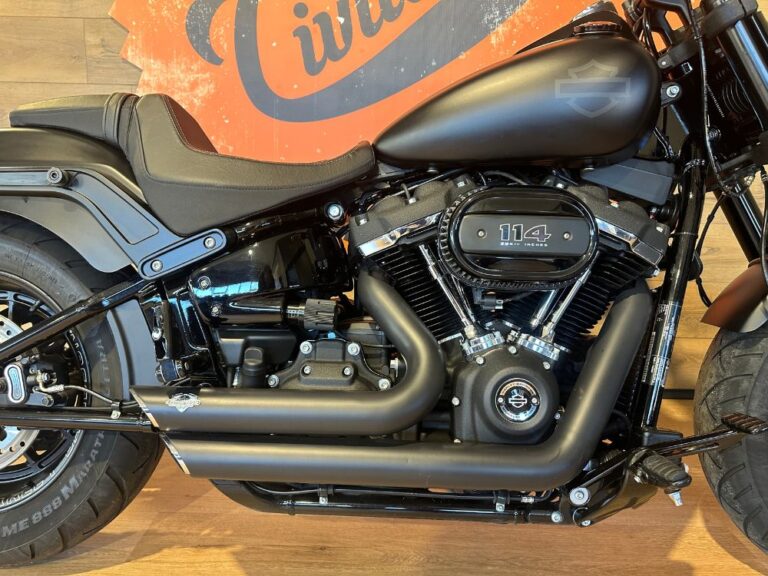 Scarico completo Vance & Hines Short Shots Black Denim su Harley-Davidson Fat Bob 114