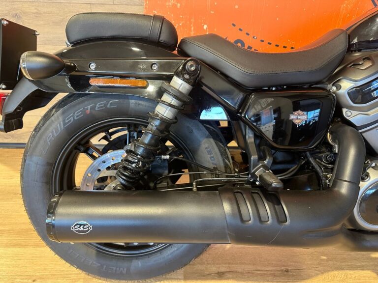Terminale di scarico S&S Grand National nero su Harley-Davidson Nightster 975