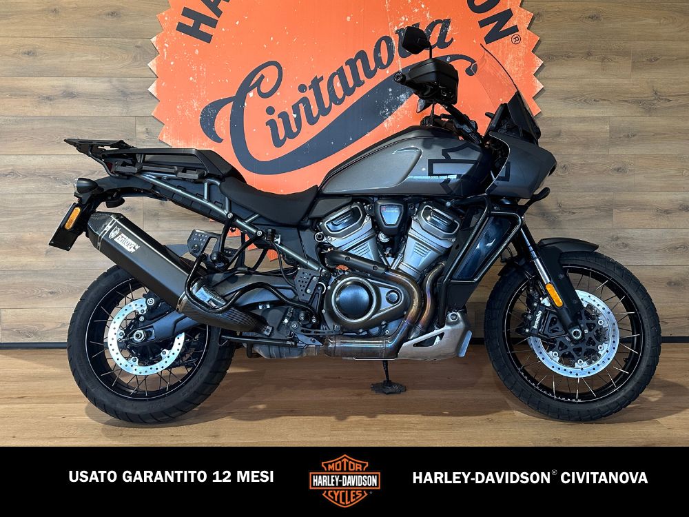Moto Harley-Davidson Pan America Special 2023 con borse sport e bauletto Gi.Vi. King