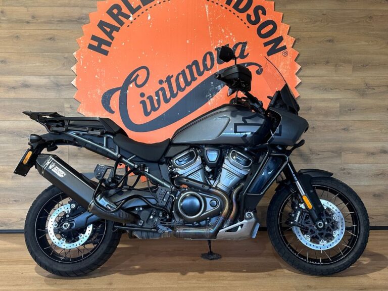 Moto Harley-Davidson Pan America Special 2023 con borse sport e bauletto Gi.Vi. King 2