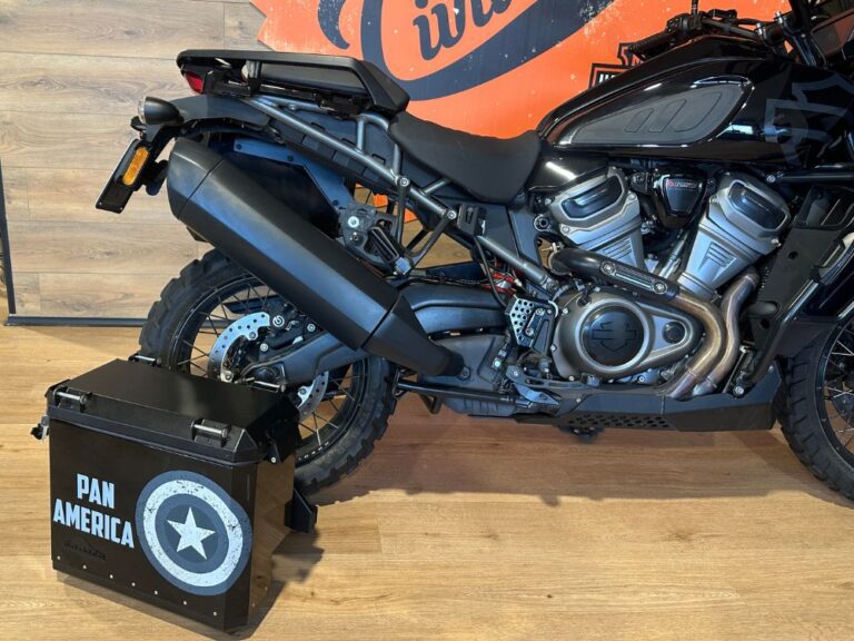 Pan America Special con borse rigide in alluminio Ko Bold Bike e protezione scarico off-road