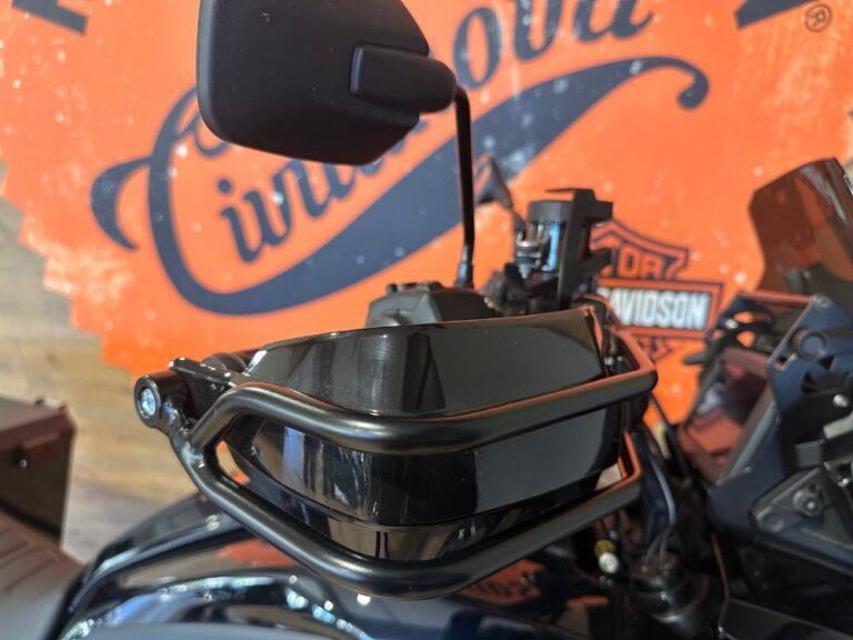 Protezioni laterali e paramani Wunderlich installati su Harley-Davidson Pan America Special