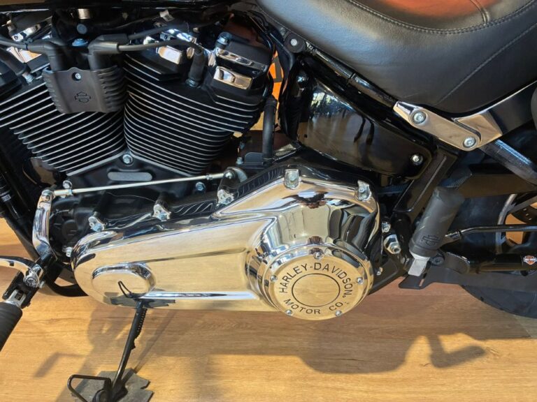 Harley-Davidson Sport Glide 2019 usata – Softail stock con valigie verniciate Vivid Black – Harley-Davidson Civitanova