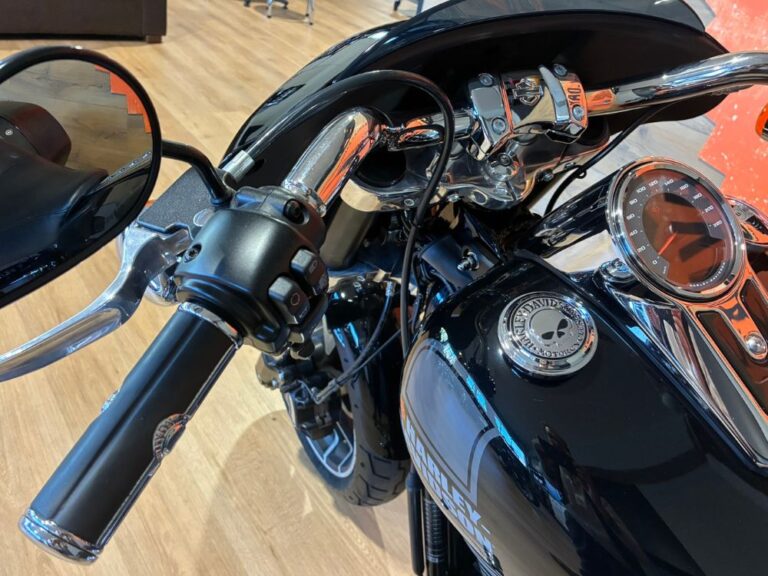 Harley-Davidson Sport Glide 2021 usata – Softail con accessori Willie G e scarico 2 in 1 V&H – Harley-Davidson Civitanova