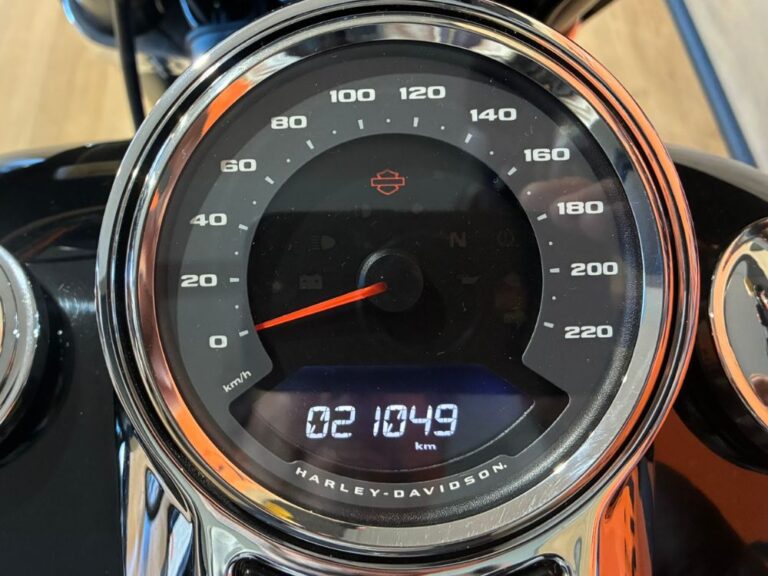 Harley-Davidson Sport Glide 2021 usata – Softail con accessori Willie G e scarico 2 in 1 V&H – Harley-Davidson Civitanova