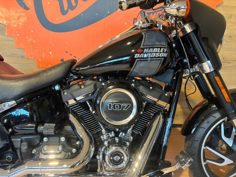 Harley-Davidson Sport Glide 2021 usata – Softail con accessori Willie G e scarico 2 in 1 V&H – Harley-Davidson Civitanova