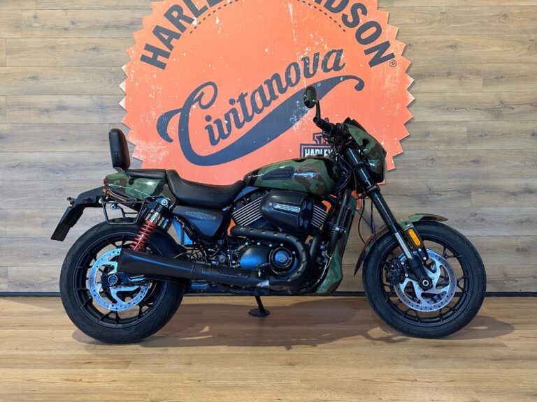 Moto Harley-Davidson Street Rod 750 del 2019 con scarico Vance & Hines e borse rigide laterali