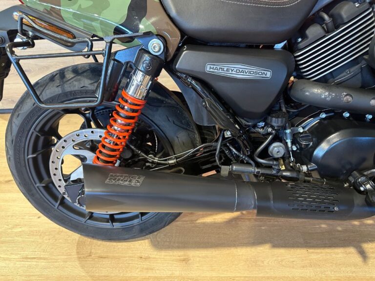 Terminale Vance & Hines Competition Series montato su Street Rod 750