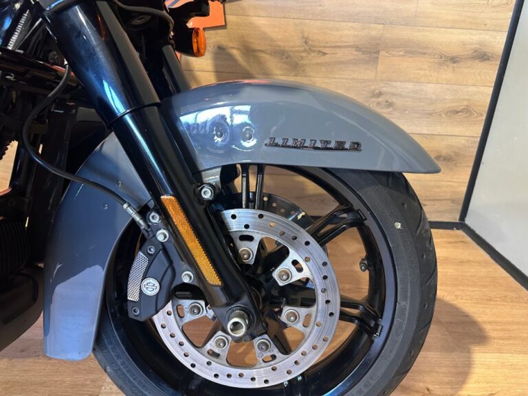 Harley-Davidson Ultra Limited 2022 usata – Touring con luci LED, Stage I Screamin’ Eagle – Harley-Davidson Civitanova 4